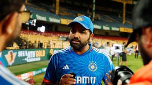 రోహిత్..ఇది తప్పు! మీకో న్యాయం..మాకో న్యాయమా? - అఫ్గాన్ బౌలర్