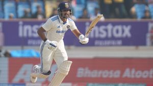 ధ్రువ్ జురెల్ సిక్సర్‌.. బిత్తరపోయిన ఇంగ్లండ్ స్టార్‌ పేసర్ (Video)