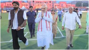 అమిత్ షాతో హార్దిక్ పాండ్యా..!