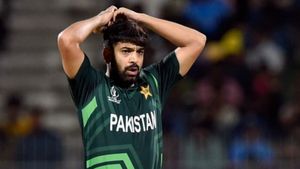 ఆస్ట్రేలియా పర్యటనకు డుమ్మా.. హారిస్ రౌఫ్‌పై పీసీబీ కఠిన చర్యలు!