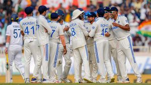 భారత్ దెబ్బకు ఇంగ్లండ్ విలవిల.. స్వల్ప స్కోరుకే ఆలౌట్!