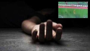 మ్యాచ్ మధ్యలో పిడుగు.. ప్లేయర్ మృతి (Video)