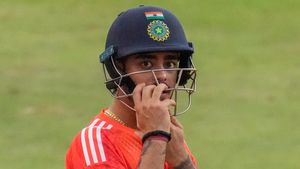 బీసీసీఐ ఆదేశాలు బేఖాతరు.. తగ్గేదేలే అంటున్న ఇషాన్ కిషన్!