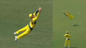 కళ్లుచెదిరే క్యాచ్! లబుషేన్.. నువ్వు మనిషేనా? పక్షివా? (Video)