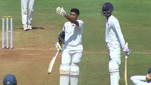 Sarfaraz Khan: సంచలనం.. డబుల్ సెంచరీ బాదిన తమ్ముడు ముషీర్ ఖాన్