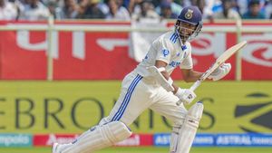 Yashasvi Jaiswal: ఏం గుండెరా అది.. సెంచరీ ముంగిట సిక్సరా..? (Video)