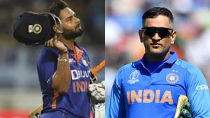 కన్నీటిని ఆపుకుంటూ పంత్‌.. ఓదార్చిన ధోనీ