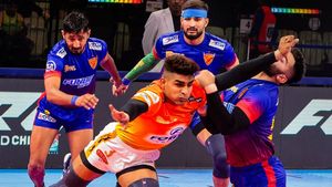 Pro Kabaddi League: దబాంగ్ ఢిల్లీ - పుణెరి పల్టాన్ మ్యాచ్ టై.. ప్లేఆఫ్స్‌కు మరో జట్టు