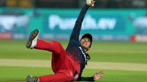 WPL 2024: స్మృతి మంధానకు మద్దతుగా రచ్చ చేసిన ఆర్‌సీబీ అభిమానులు (వీడియో)