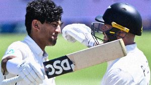 NZ vs SA:చరిత్ర సృష్టించిన రచిన్ రవీంద్ర.. 25 ఏళ్ల తర్వాత..!