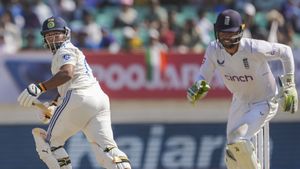 జైస్వాల్‌పై నోరుపారేసుకున్న సర్ఫరాజ్.. రోహిత్ సీరియస్!