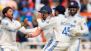 IND vs ENG: రోహిత్ హ్యాపీ మూడ్.. టాప్‌లో టీమిండియా