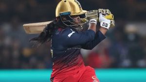 RCB: అరంగేట్రంలో అదరగొట్టిన తెలుగు అమ్మాయి (Video)