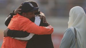 సూర్యకుమార్ వల్లే ఇదంతా.. బలవంతంగా ఒప్పించాడు! - సర్ఫరాజ్ తండ్రి