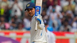 శుభ్‌మన్ గిల్ విధ్వంసం.. సూపర్ సెంచరీ! (Video)