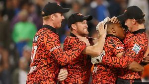 సన్‌రైజర్స్ సంచలన విజయం.. ప్లేఆఫ్స్‌కు అర్హత!