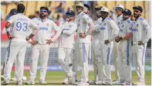 IND vs ENG: రోహిత్ శర్మ ట్రేడ్ మార్క్ రివ్యూ... బిత్తరపోయిన అంపైర్! (వీడియో)