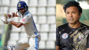 యశస్వీ జైస్వాల్ పానీపూరి అమ్మలేదు: చిన్ననాటి కోచ్