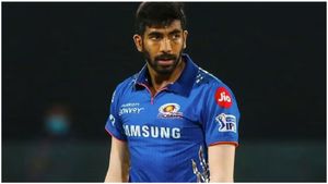 IPL: అలా చేయకపోతే బుమ్రా కెరీర్‌కే ప్రమాదం!