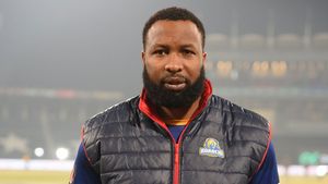 పా‌క్‌ను బురిడీ కొట్టించిన పొలార్డ్.. స్కూల్ పిల్లాడిలా!