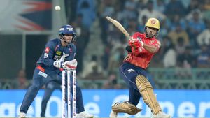 LSG vs PBKS: కుర్రాడు కుమ్మేశాడు.. లక్నో బోణీ