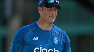 IND vs ENG: సబ్‌స్టిట్యూట్ ఫీల్డర్లుగా ఇంగ్లండ్ కోచ్‌లు.. ఎందుకంటే?