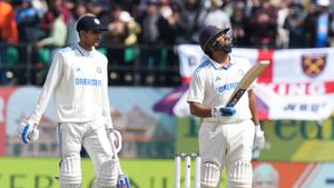 బెన్‌ స్టోక్స్ మ్యాజిక్.. తొలి బంతికే రోహిత్ క్లీన్‌బౌల్డ్ (Video)