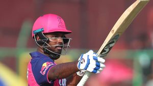 IPL 2024: RR vs LSG మ్యాచ్‌లో అనూహ్య ఘటన.. ఆటగాళ్లకు తప్పిన ప్రమాదం! (వీడియో)