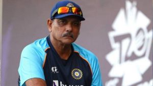 సెహ్వాగ్ కాదు.. టీమిండియా అత్యుత్తమ ఓపెనర్ అతనే: రవి శాస్త్రి