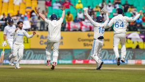 అతని వల్లే ఐదు వికెట్లు తీసా: కుల్దీప్ యాదవ్