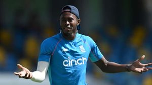 IPLకు దూరమైన ఆర్చర్.. బెంగళూరులో ఎందుకు ఆడుతున్నాడు?