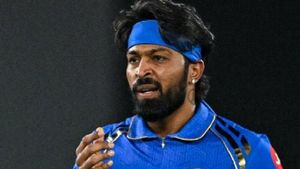 పాపం హార్దిక్.. స్టేడియంలో కుక్కతో దారుణంగా! (Video)