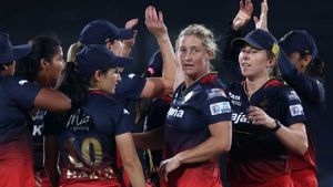 ఫైనల్‌కు దూసుకెళ్లిన RCB.. ముంబై ఓటమి