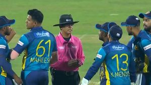 బంగ్లా మ్యాచ్‌లో రచ్చరచ్చ.. అంపైర్‌తో లంక ప్లేయర్లు గొడవ (Video)