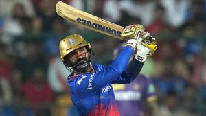 MI vs RCB: నిప్పులు చెరిగిన బుమ్రా.. దినేశ్ కార్తీక్ విధ్వంసం!