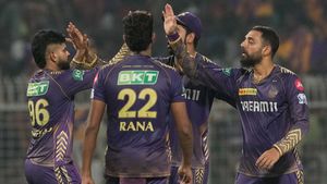 KKR vs DC: దెబ్బతీసిన వరుణ్ చక్రవర్తీ .. ఆదుకున్న కుల్దీప్ యాదవ్!