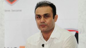 ధోనీని ఎవరూ నమ్మలేదు.. ఆ తర్వాతే కథ మారింది - సెహ్వాగ్