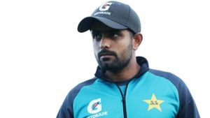 బుమ్రా కంటే మా బౌలర్ బెటర్ - బాబర్ అజామ్