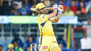 లేటు వయసులో ధోనీ మాస్ రికార్డ్.. కోహ్లి సరసన!