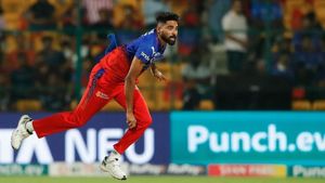 GT vs RCB: సిరాజ్ స్టన్నింగ్ యార్కర్.. ఎగిరిపడిన వికెట్ (Video)