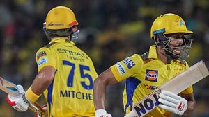 సింగిల్స్ తీయడానికి రూ.14 కోట్లా? CSK స్టార్‌పై విమర్శలు