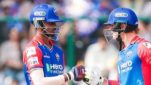 ఢిల్లీ క్యాపిటల్స్ విధ్వంసం.. ముంబైకు భారీ టార్గెట్