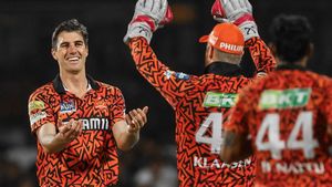 రికార్డులు బద్దలు కొట్టాలన్నా మేమే.. రికార్డులు సృష్టించాలన్నా మేమే