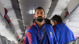 భార్య పేరు చెప్పి.. DK నోరు మూయించిన కోహ్లి (Video)