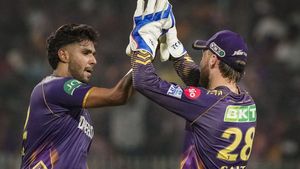 BCCIకి భయపడి.. కిస్‌ను కంట్రోల్ చేసుకున్న హర్షిత్ రాణా (Video)