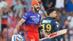 GT vs RCB: చరిత్ర సృష్టించిన కోహ్లి