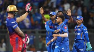 MI vs RCB: ముంబై ఇండియన్స్ ఛీటింగ్.. అంపైర్ల ఘోర తప్పిదం!