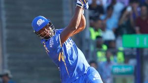 MI vs DC: ఆఖరి ఓవర్‌లో 4, 6, 6, 6, 4, 6 (Video)