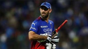 రాయల్ ఛాలెంజర్స్ నుంచి స్టార్ ప్లేయర్ అవుట్