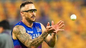 అతని వల్లే ప్లేఆఫ్స్‌కు.. ధోనీనే బురిడీ కొట్టించి!- డుప్లెసిస్